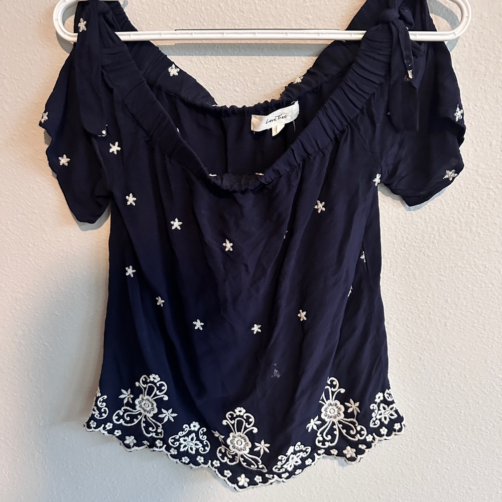 Off the shoulder appliqué Top